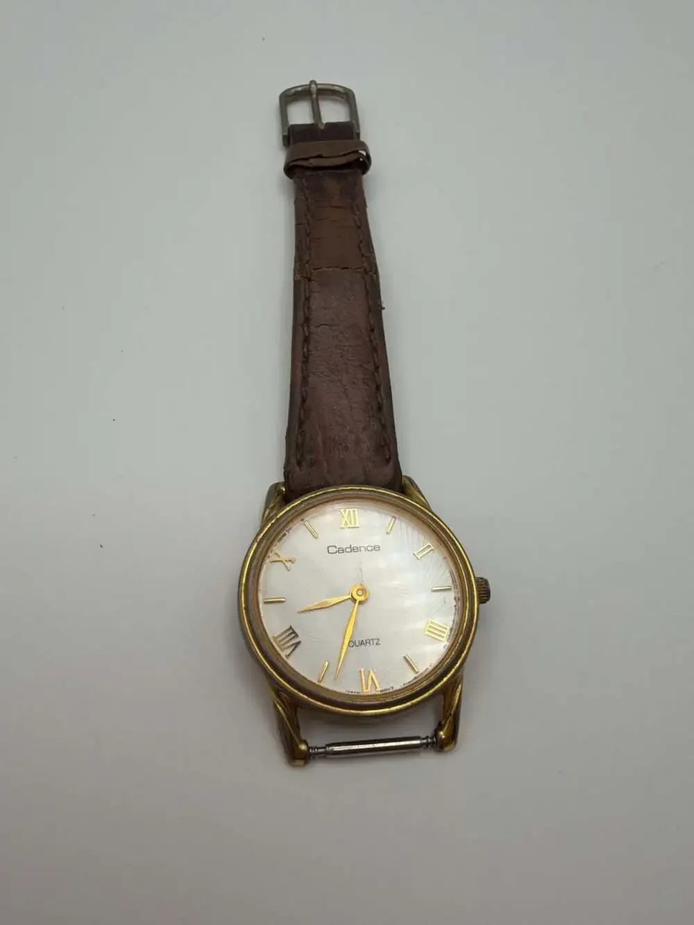 Cadence Quartz Analog Wristwatch with Gold-Tone Case and Leather Strap